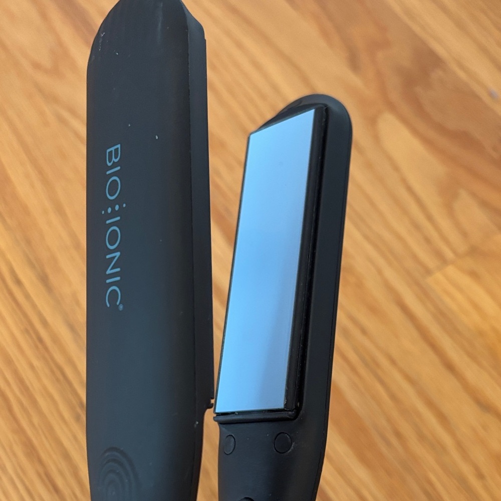 Bio Ionic 1in Black Hair Straightener - Picture 6 of 8